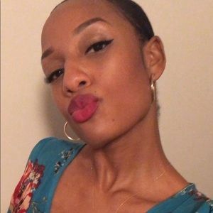 Meet your Posher, Alona